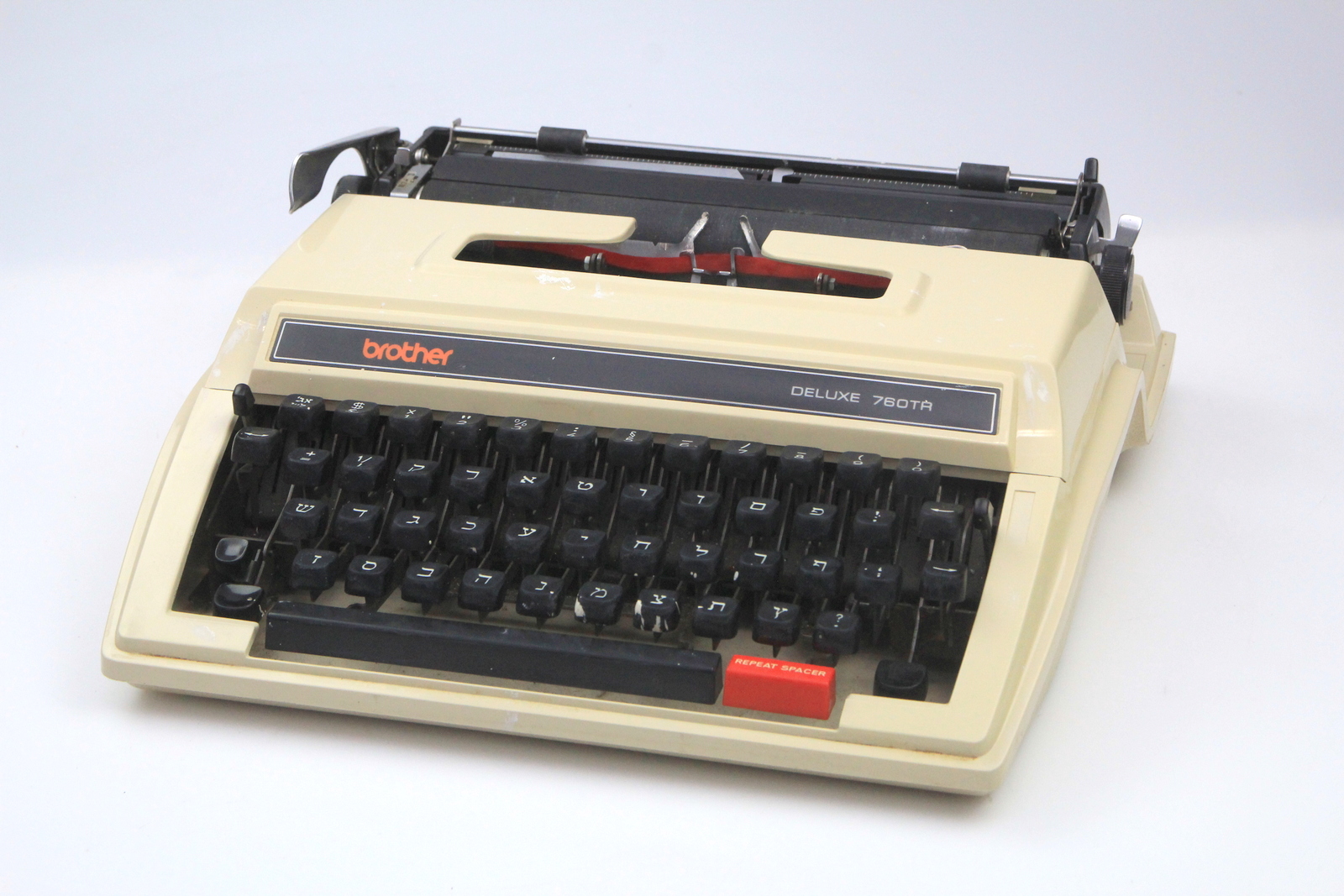 Vintage Brother Deluxe 750TR Manual Typewriter With Case Hebrew ...